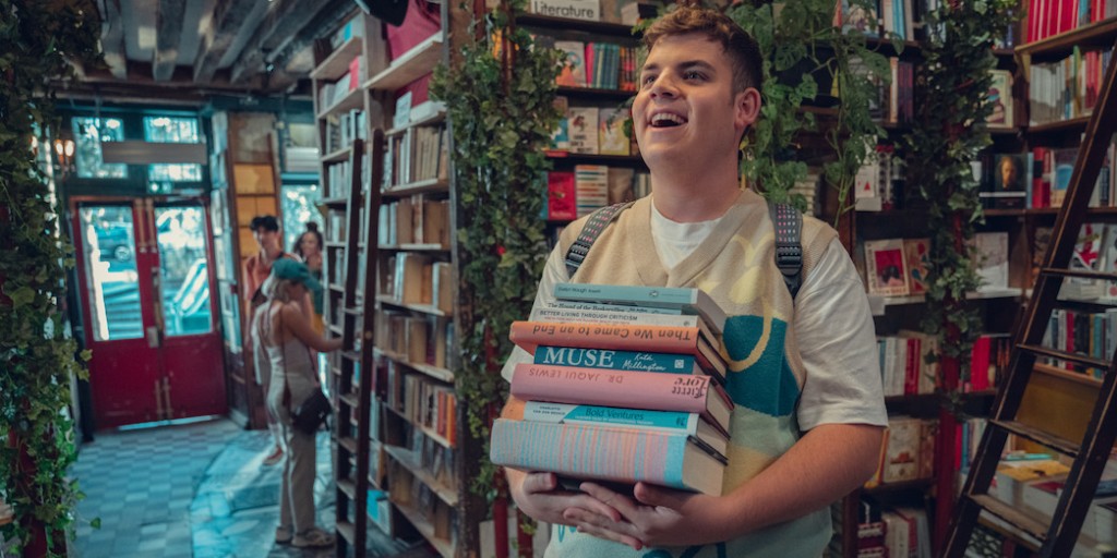 Isaac (Tobie Donovan) trouve son bonheur dans cette librairie parisienne