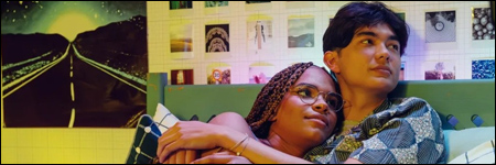 Bannière Heartstopper - Elle et Tao se câlinent